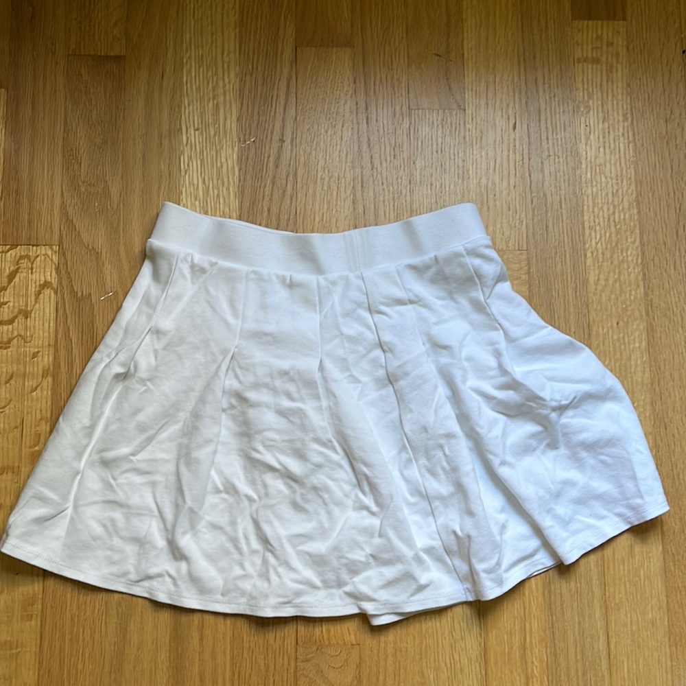 white pleated skirt
